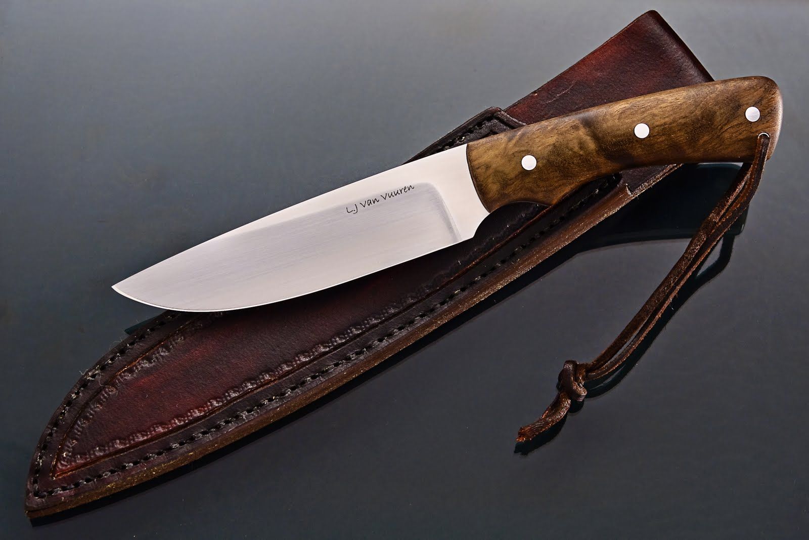 A Buyer’s Guide to the Best Damascus Hunting Knives for the Wild