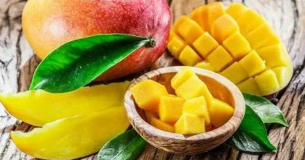 Fresh Pakistani mangoes ready for export, showcasing how quality impacts the Mango Price in Pakistan 2024.