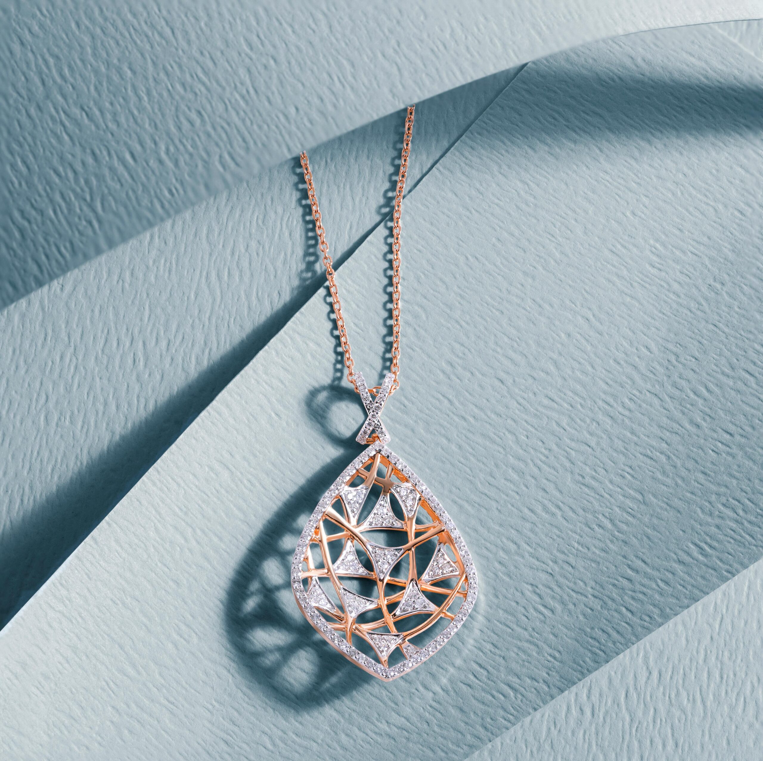 How to Find the Best Pendant for Special Occasions