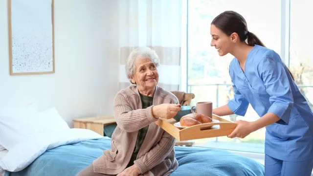 Advantages of Choosing Live-In Care in Columbus, OH